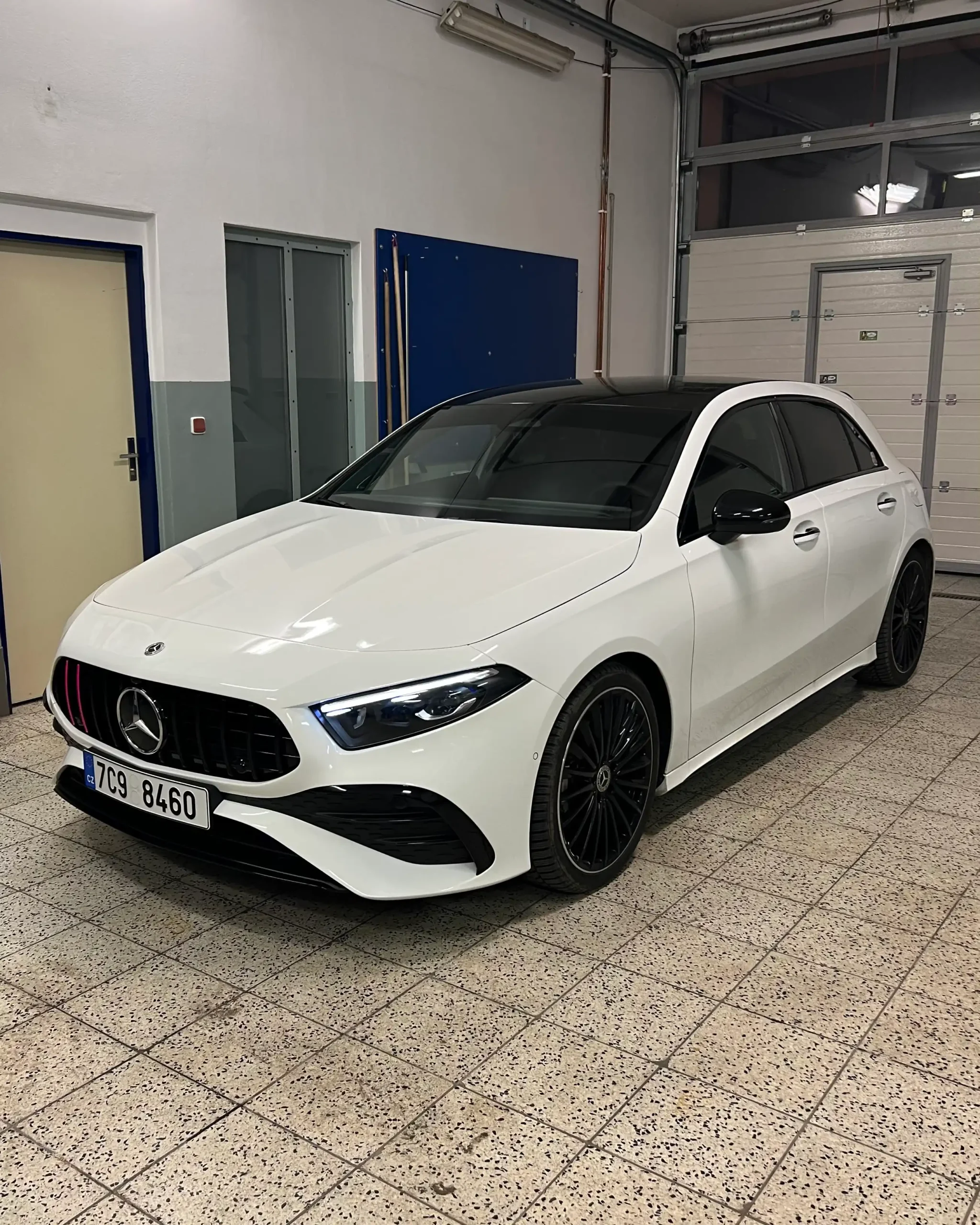 Mercedes-Benz Třídy A připravený na aplikaci ochranných fólií v čistém prostředí naší dílny