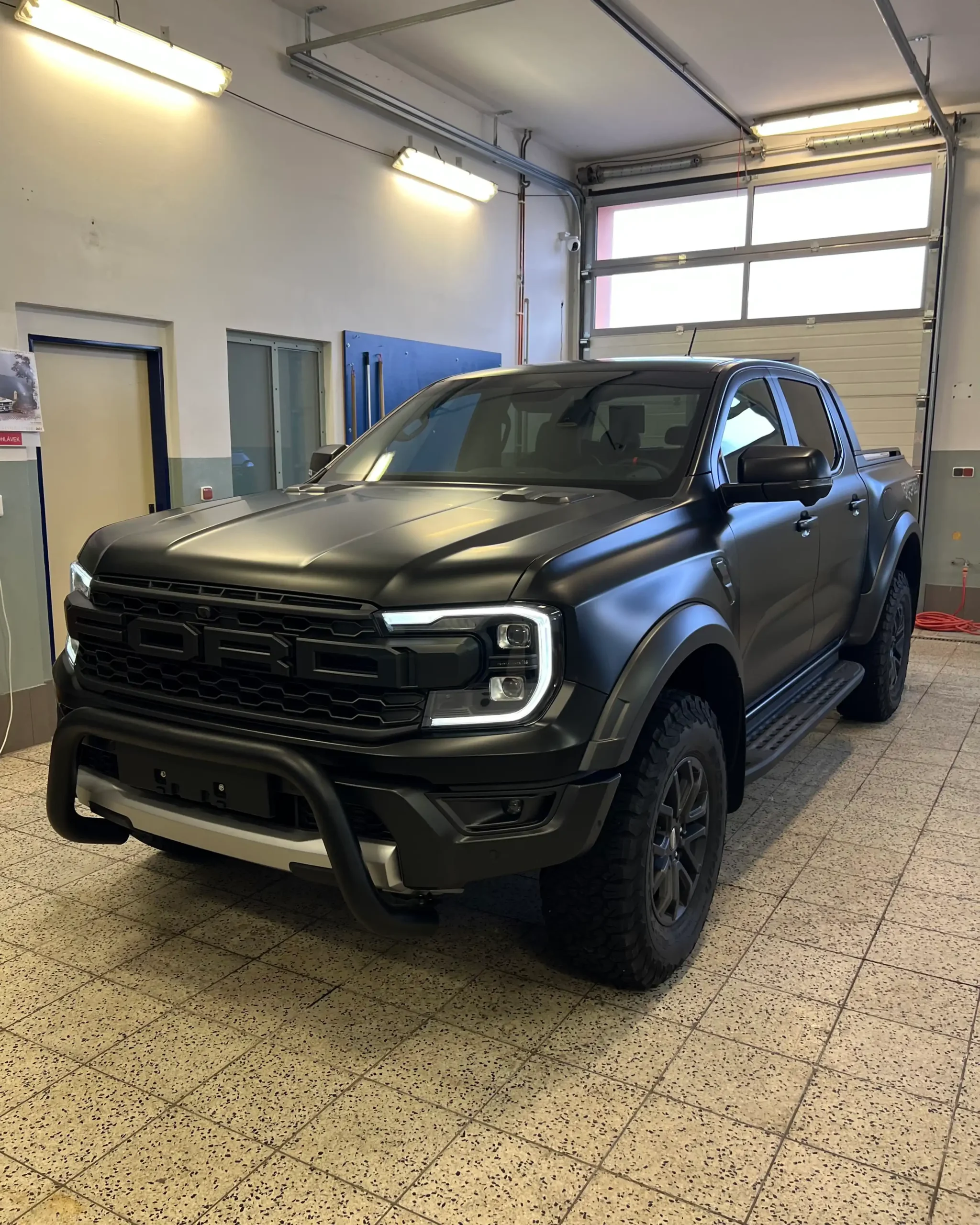 Ford Raptor po aplikaci matné PPF ochranné fólie