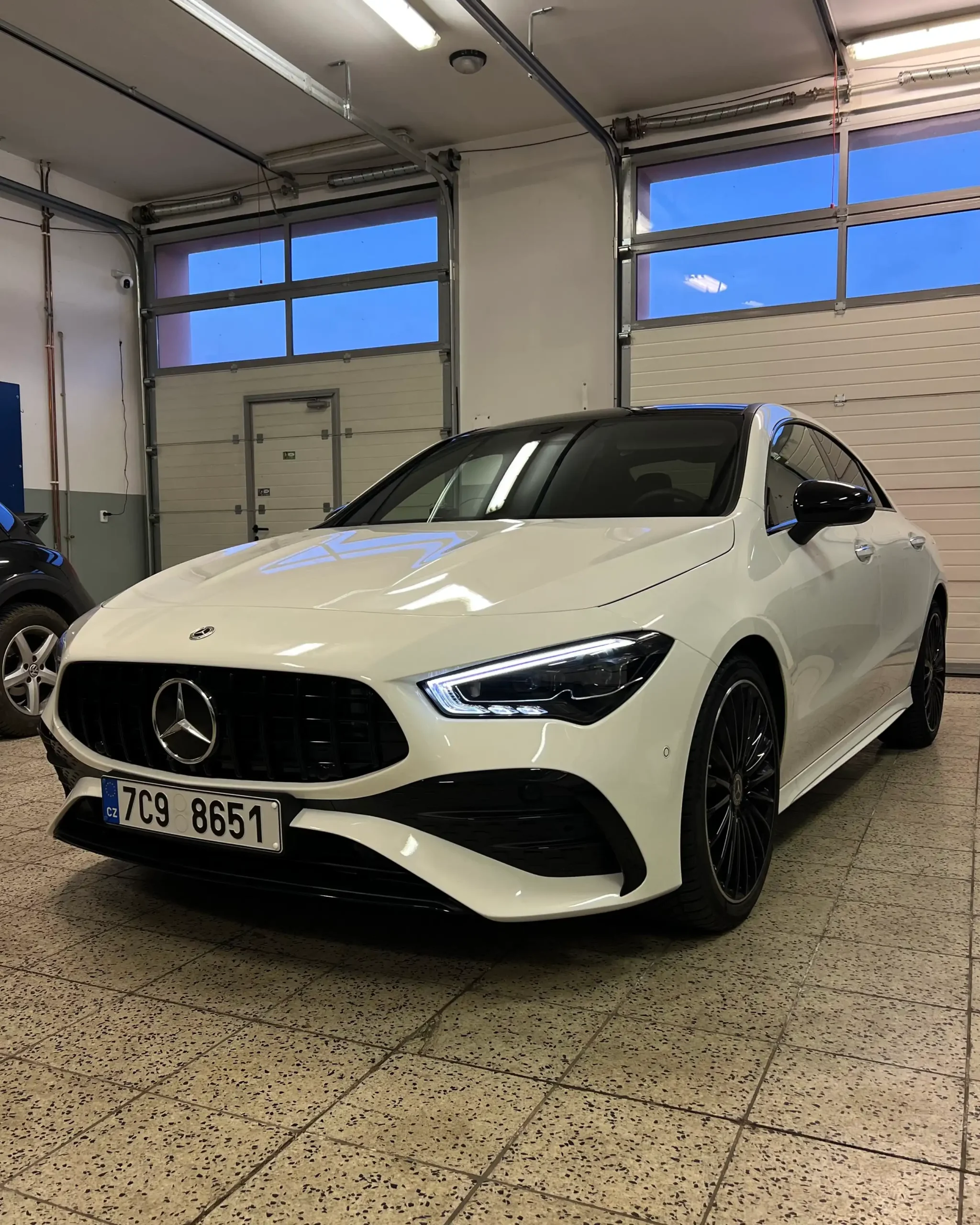 Mercedes-Benz CLA připravený na aplikaci ochranných fólií v čistém prostředí naší dílny