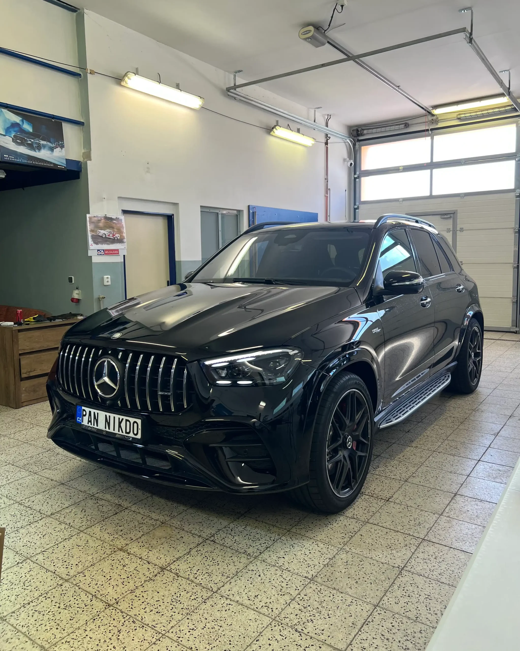 Mercedes-AMG GLE53 po aplikaci číré PPF ochranné fólie na přední části vozu